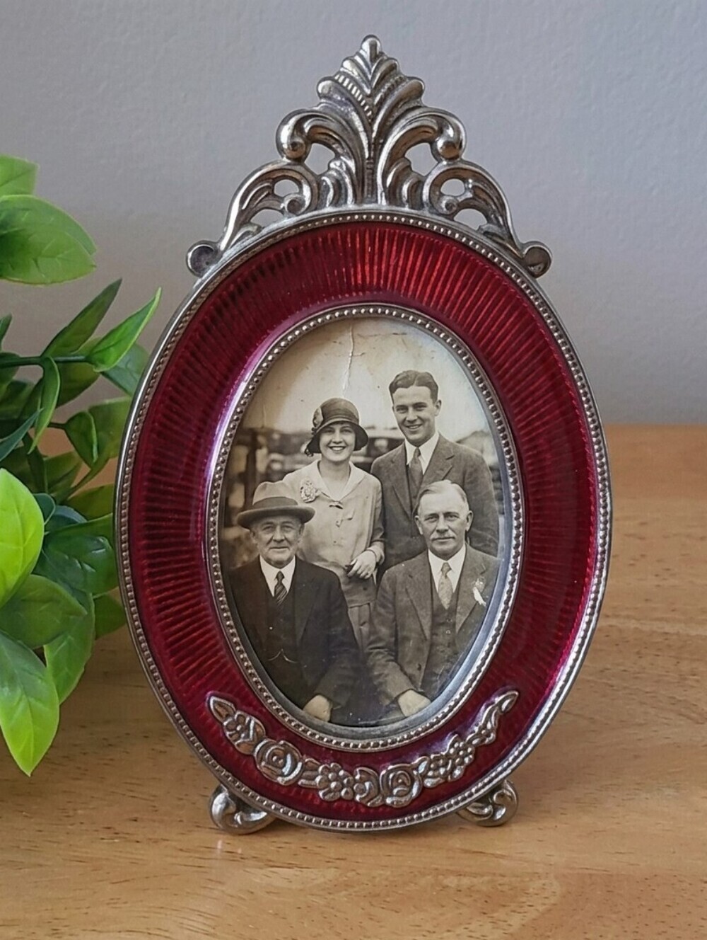 VINTAGE 1989 Red Enamel and Gold Tone Oval Picture Frame